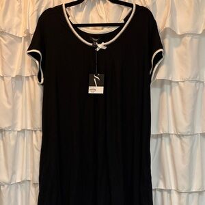 Simply Vera Vera Wang Black Tunic with White Accents